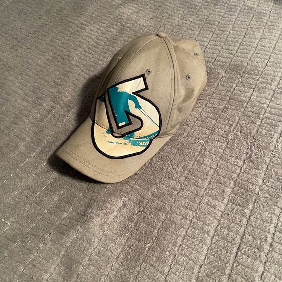 Burton embroidered logo Flexfit Cap Hat Snowboard Flexfit - Picture 1 of 3